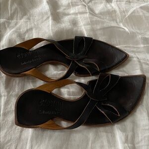 Cydwoq sandals vintage , Black Pointed-Toe Leather Slide Mules with Knot Detail